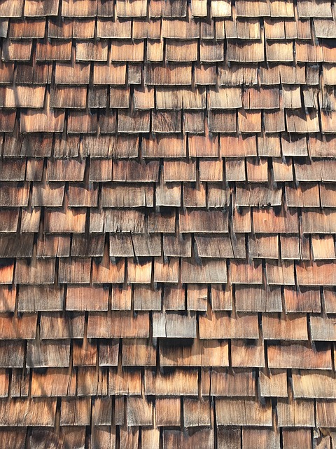Blacha trapezowa na dach – w czym jest lepsza od tradycyjnej dachówki?